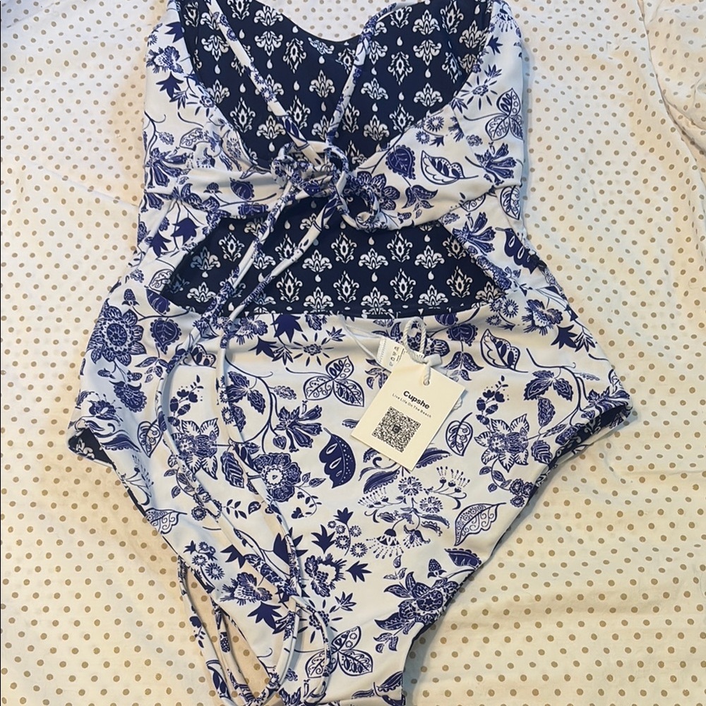 Cupshe Navy and White Reversible Floral Swimsuit